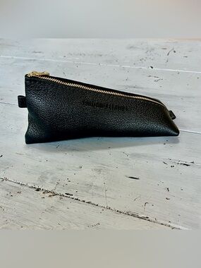 Portland Leather Black Zippered Leather Pouch